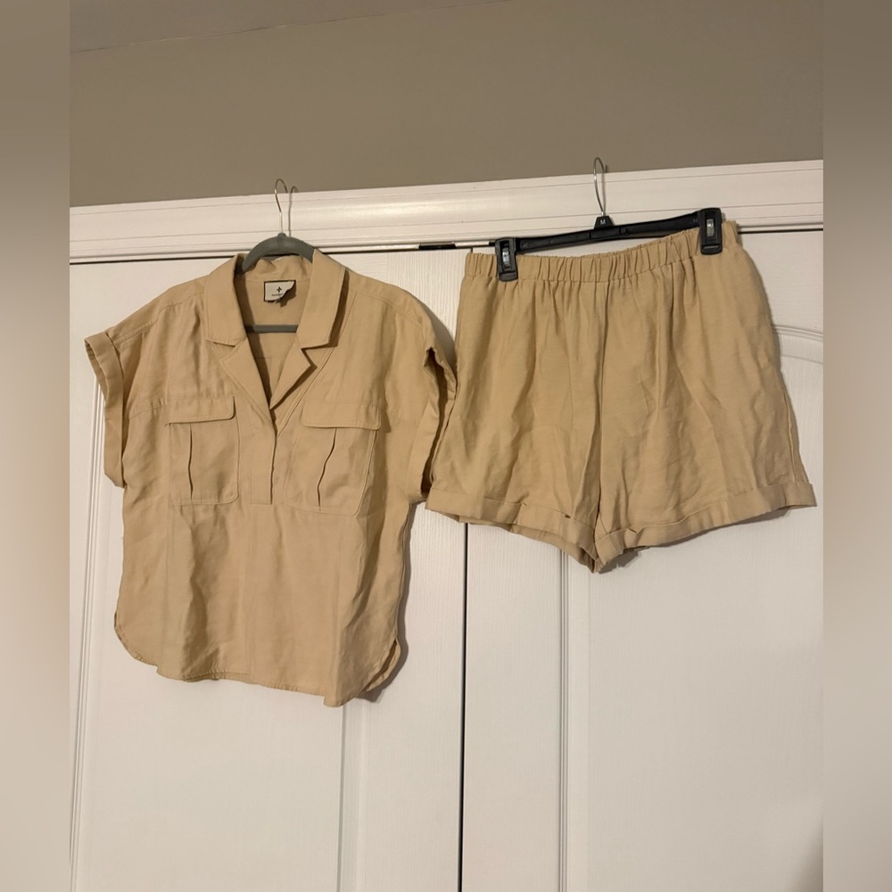 Tuckernuck Top and Shorts Set - Picture 3 of 12